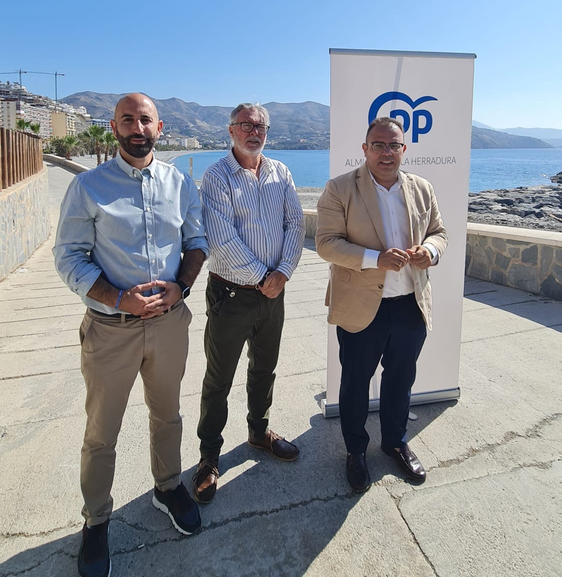 La actividad de las motos de agua será vigilada por drones en las playas de Velilla y La Herradura para que cumplan la ley